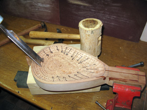 Η δεύτερη φάση από το άδειασμα του σκάφους με το μεγάλο γλύφανο και τη ματσόλα.