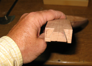 Η μορφοποίηση της απόληξης του λαιμού για την συναρμογή της κεφαλής.